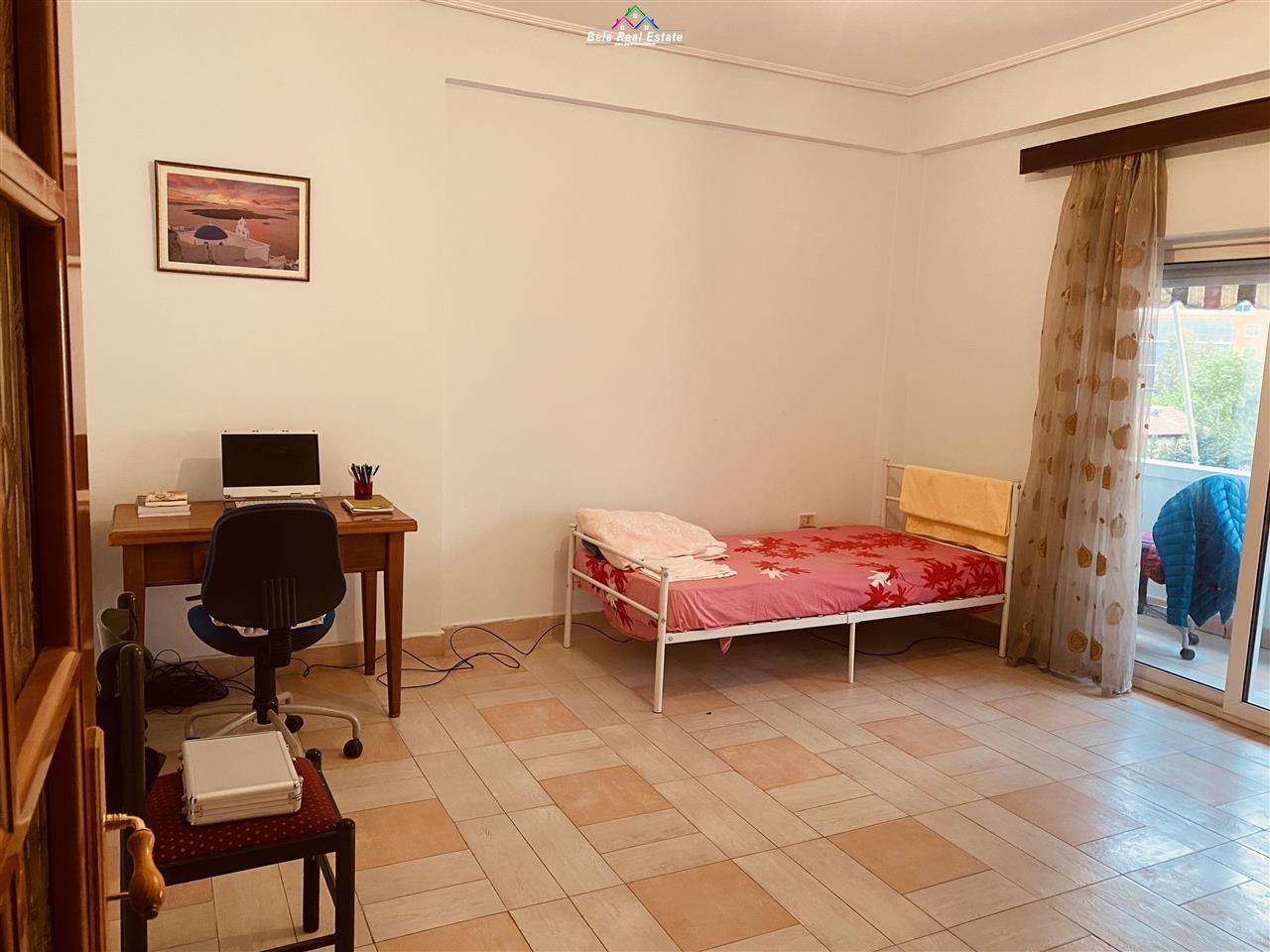 apartament-me-qera-per-vajza-2-1-qender-mine-peza (6)
