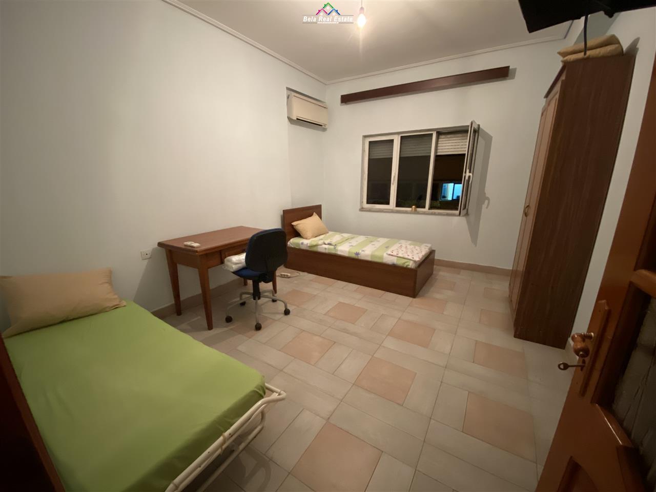 apartament-me-qera-per-vajza-2-1-qender-mine-peza (8)